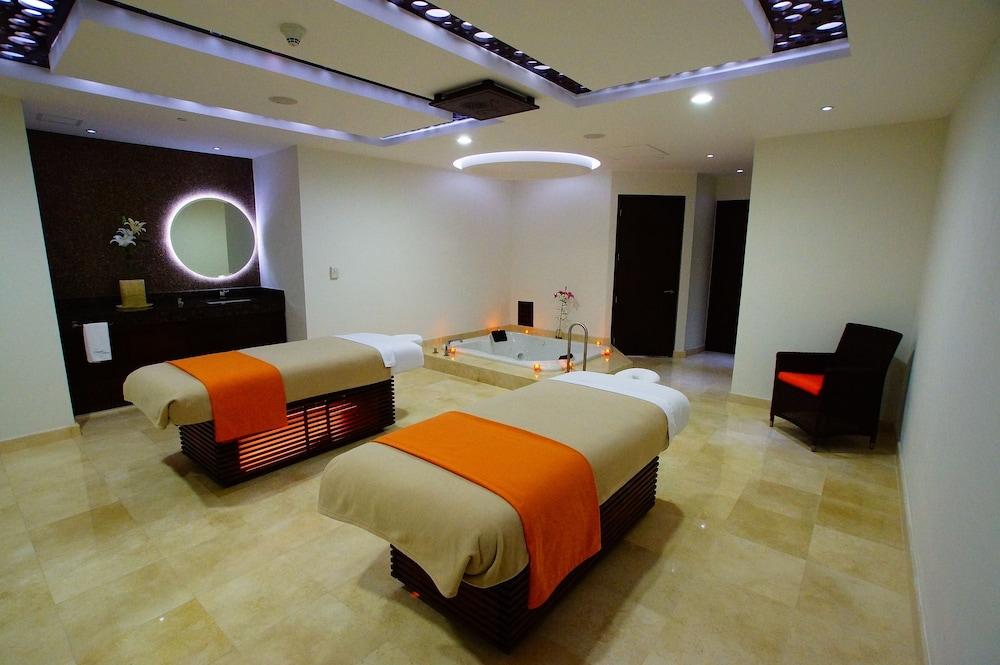 Azul Ixtapa Grand All Inclusive Suites - Spa & Convention Center Exterior photo